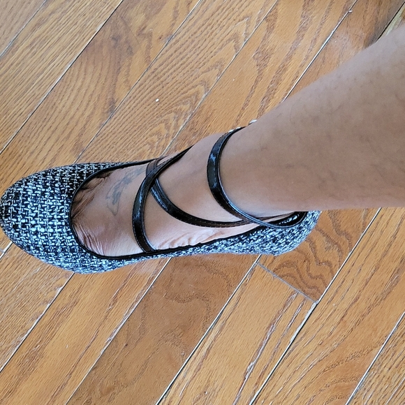 Shoes - Picture 7 of 8